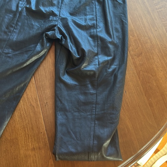 BCBG all leather leggings, worn but still in a very good condition, size medium - Picture 6 of 7